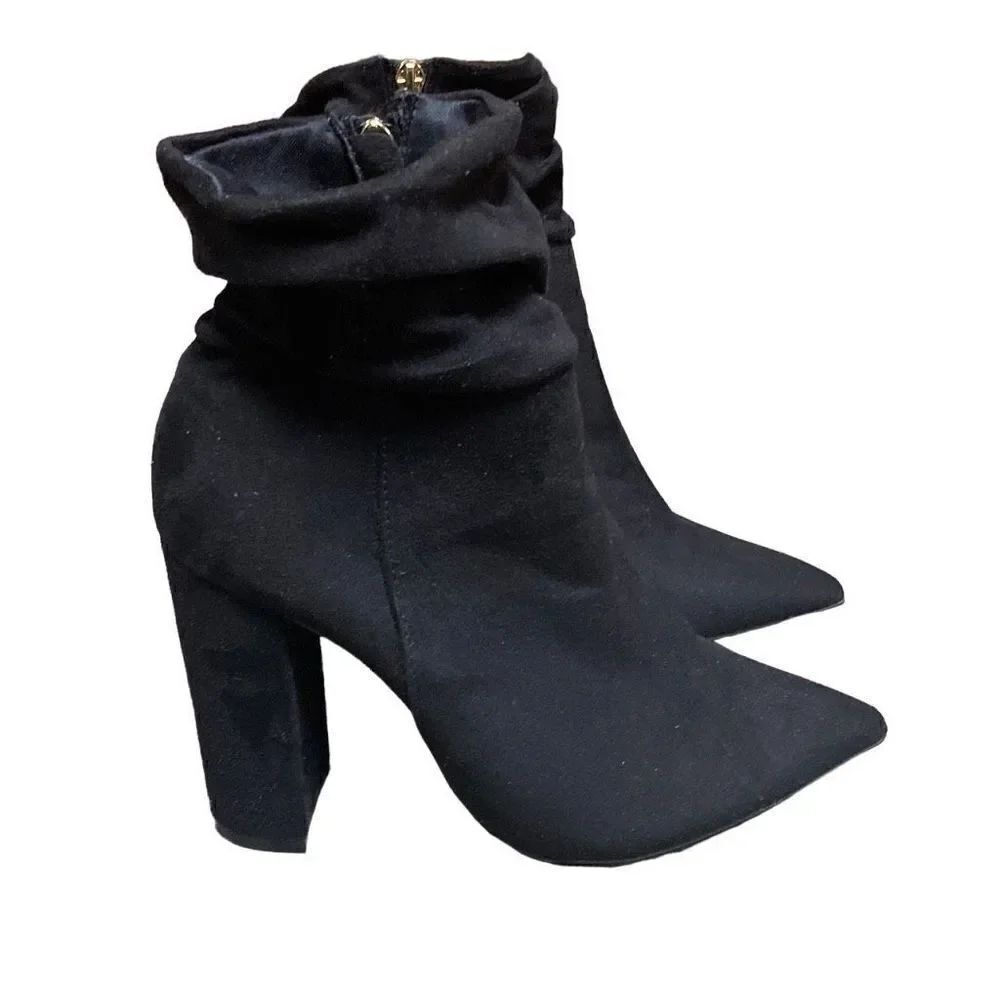 Qupid Black Faux Suede Pointed Toe Block Heel Bootie Size 9